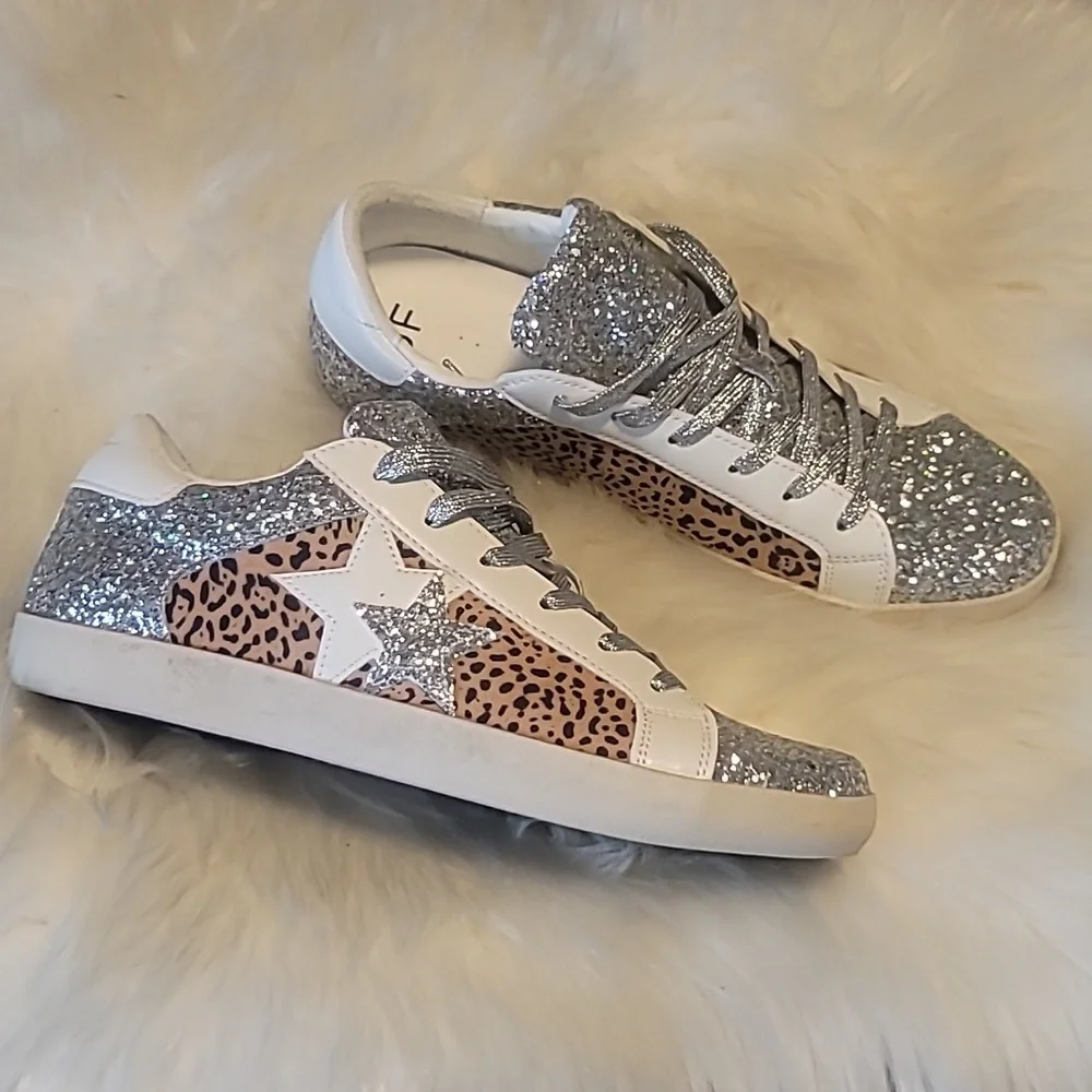 π€JUST FAB ZAYLEE SNEAKERS π€ - Picture 3 of 9